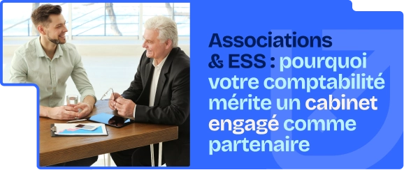 Deux professionnels échangent autour de documents comptables pour une association ESS en Normandie.
